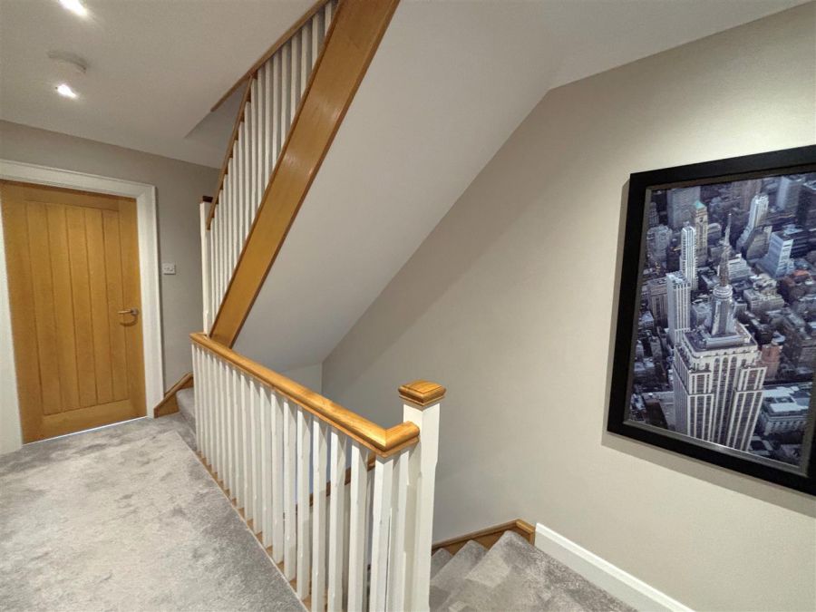 25 Lyndhurst View Avenue