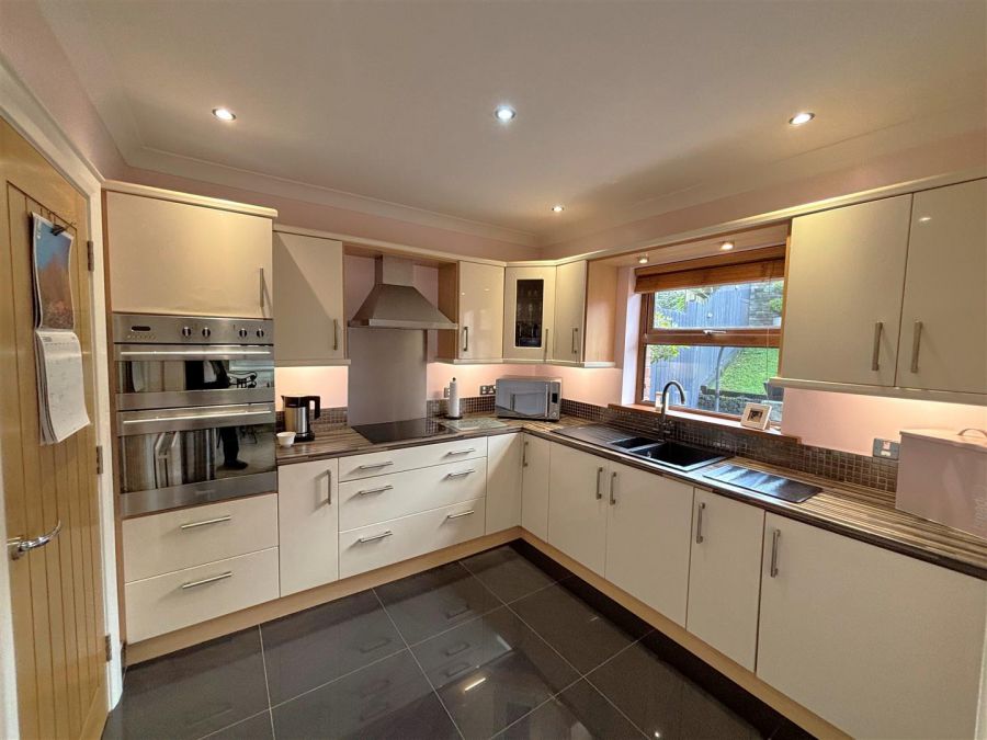 25 Lyndhurst View Avenue