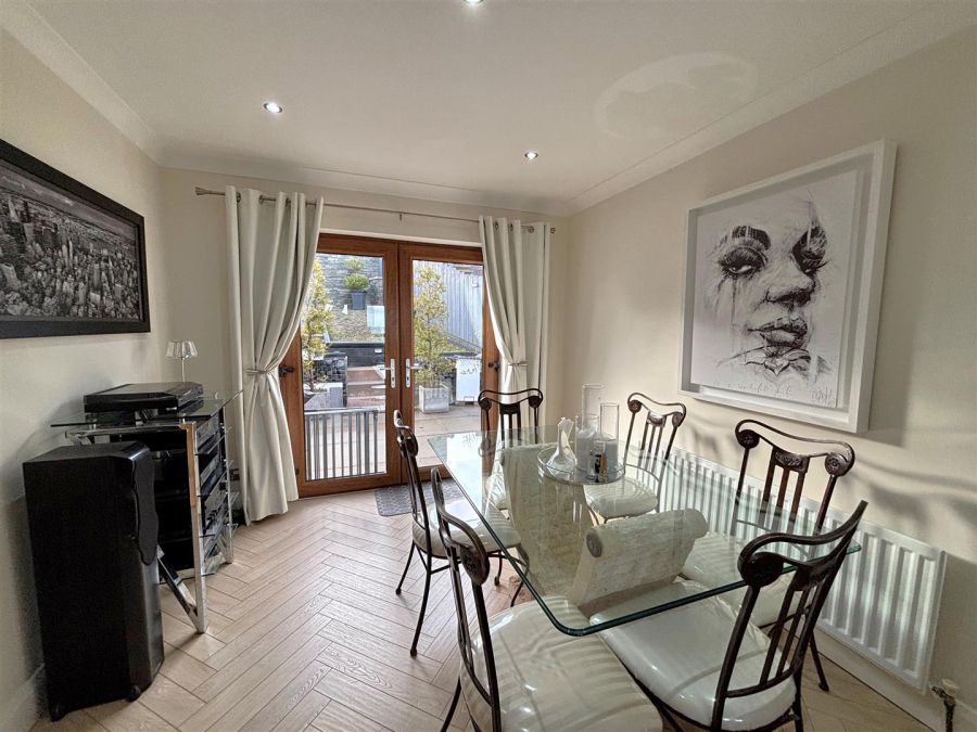 25 Lyndhurst View Avenue