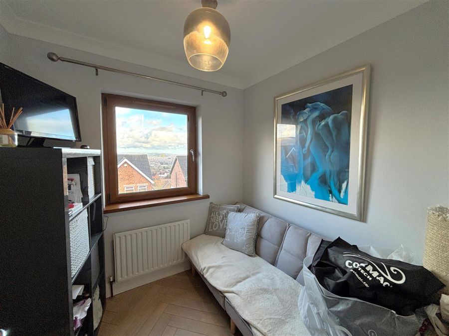 25 Lyndhurst View Avenue
