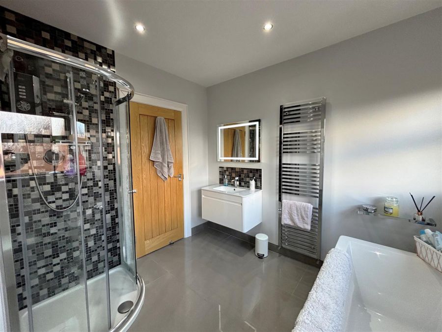 25 Lyndhurst View Avenue