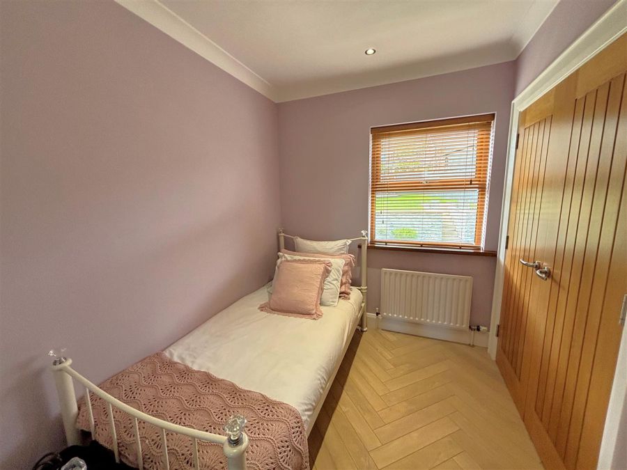25 Lyndhurst View Avenue