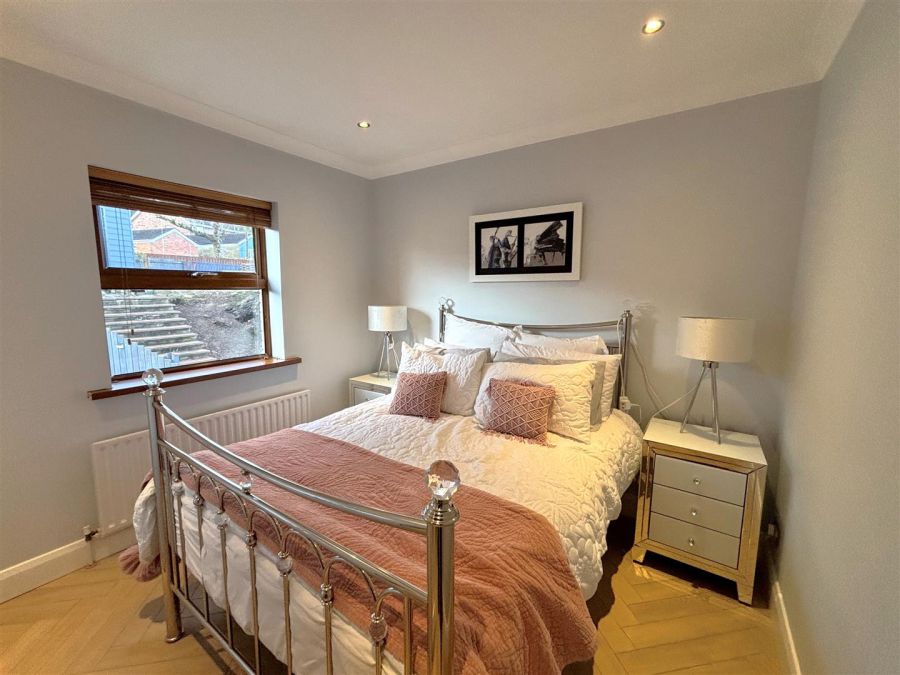 25 Lyndhurst View Avenue