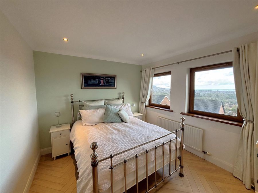 25 Lyndhurst View Avenue