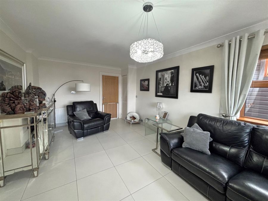 25 Lyndhurst View Avenue