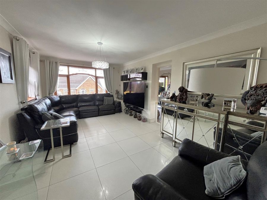 25 Lyndhurst View Avenue
