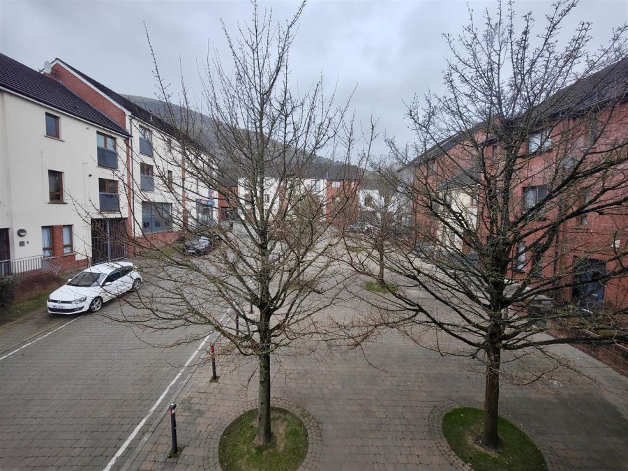 12f Heath Lodge Square