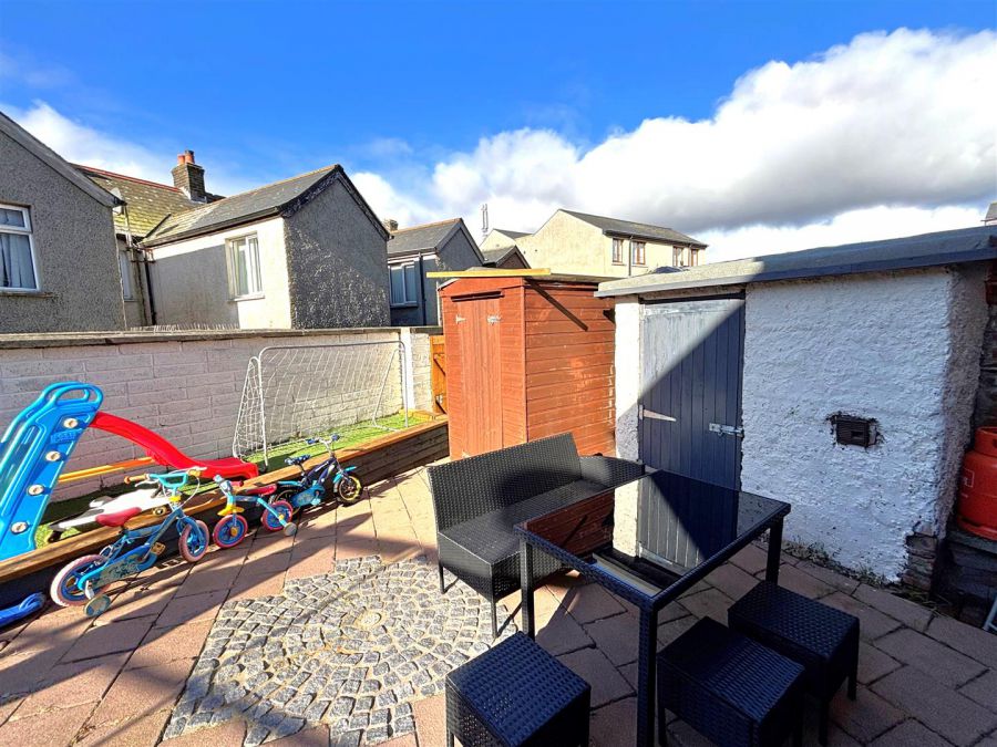 11 Torrens Gardens
