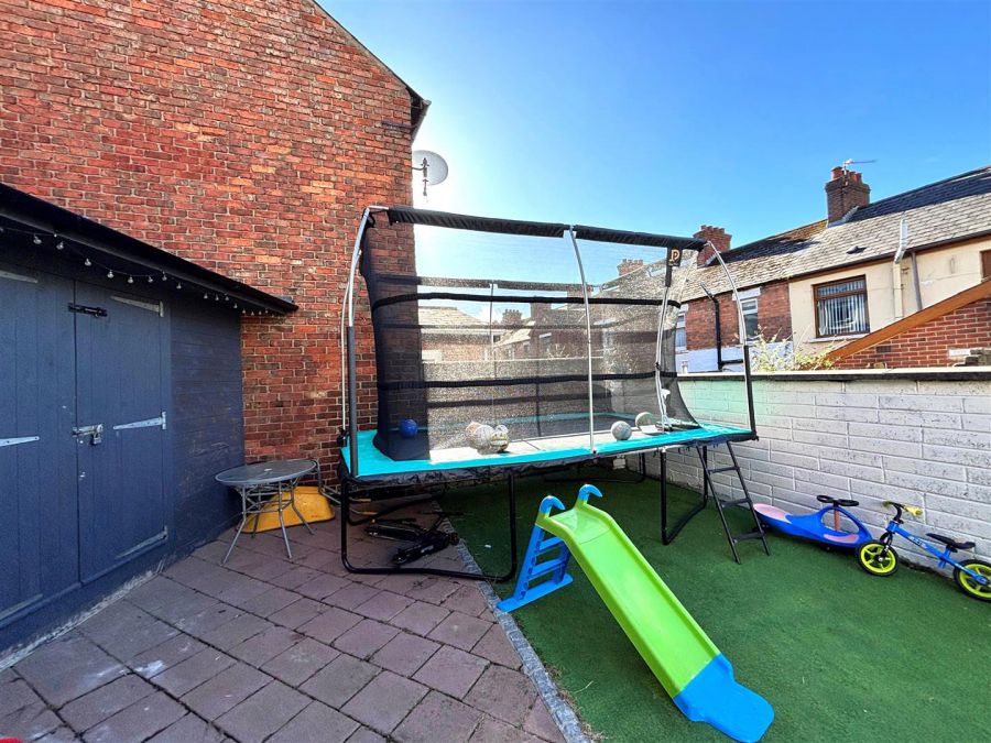 11 Torrens Gardens