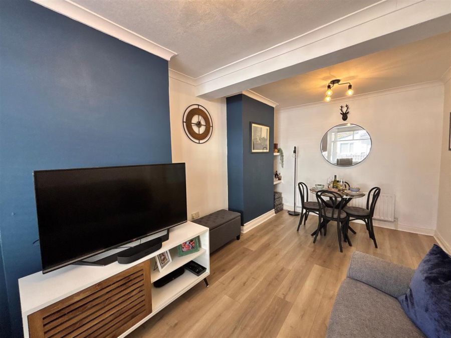 24 Rosapenna Parade