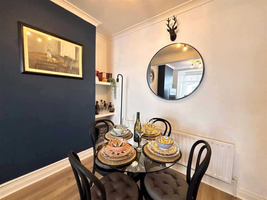24 Rosapenna Parade