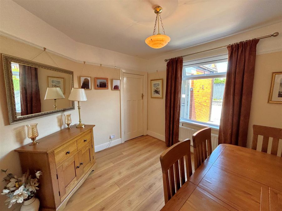 15 Thirlmere Gardens