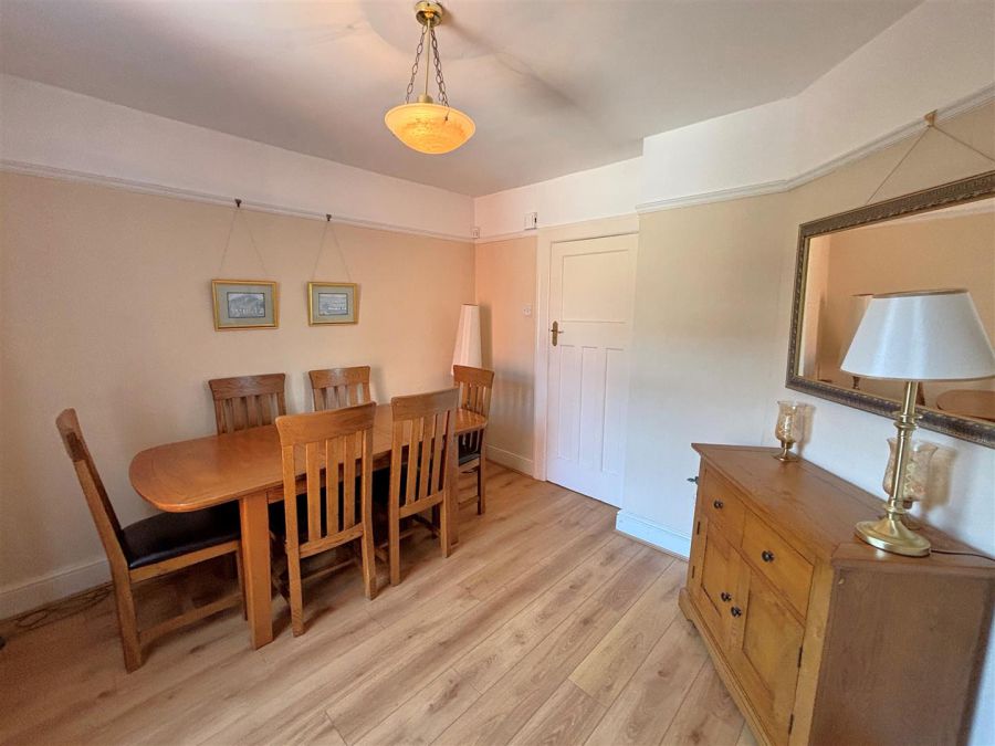 15 Thirlmere Gardens
