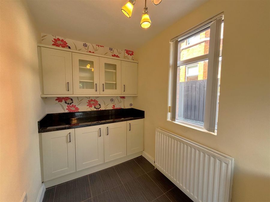 15 Thirlmere Gardens