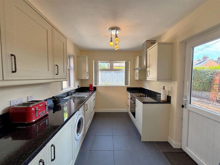 15 Thirlmere Gardens