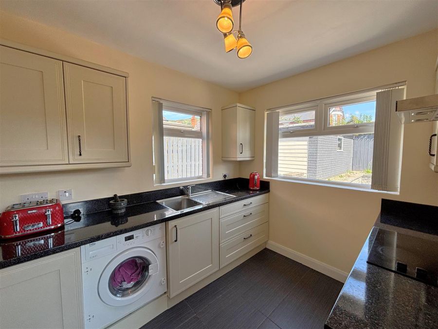 15 Thirlmere Gardens