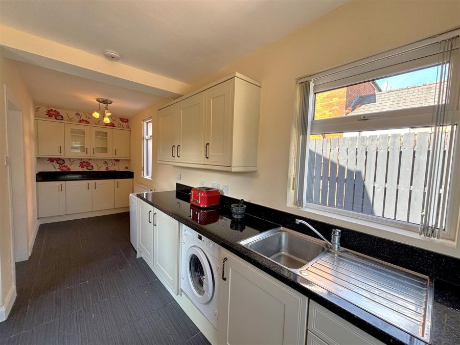 15 Thirlmere Gardens