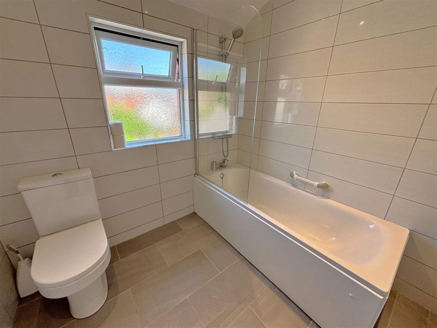 15 Thirlmere Gardens