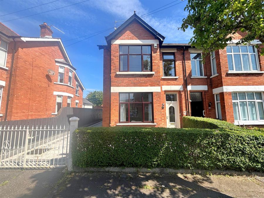 15 Thirlmere Gardens