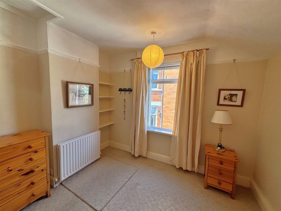 15 Thirlmere Gardens