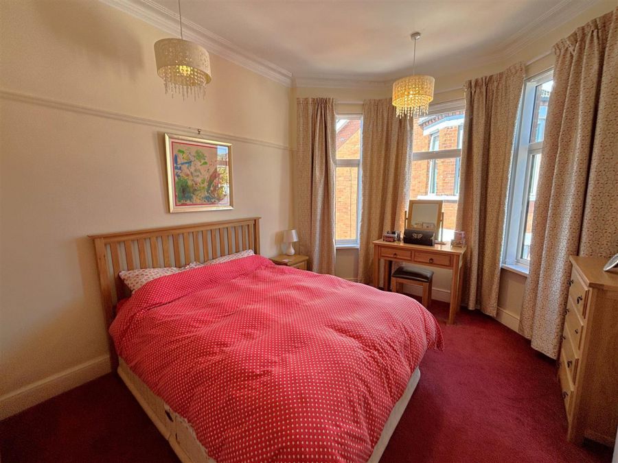 15 Thirlmere Gardens