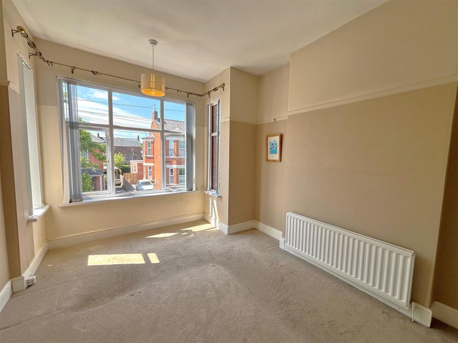 15 Thirlmere Gardens