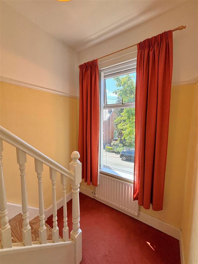 15 Thirlmere Gardens
