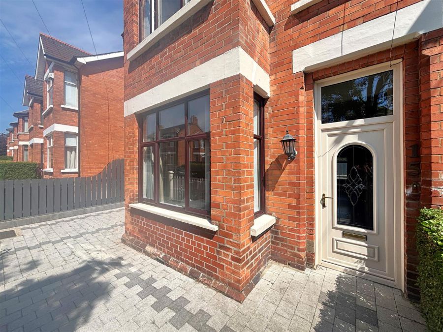 15 Thirlmere Gardens