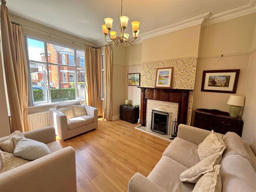 15 Thirlmere Gardens
