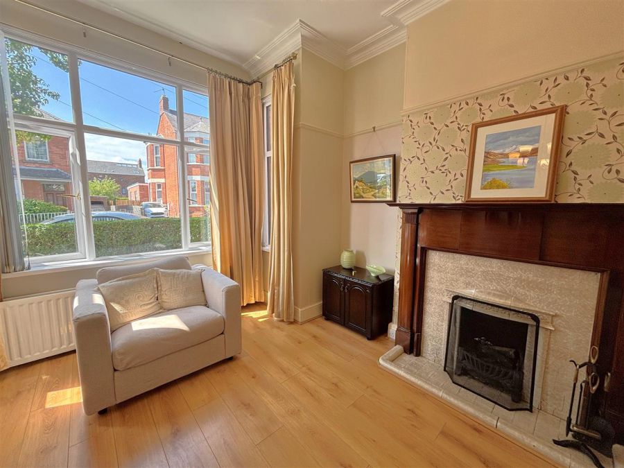 15 Thirlmere Gardens