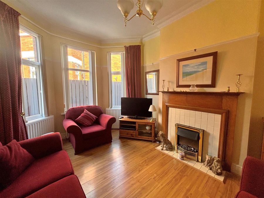 15 Thirlmere Gardens