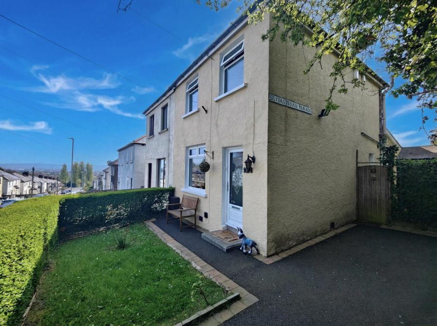 44 Silverstream Gardens