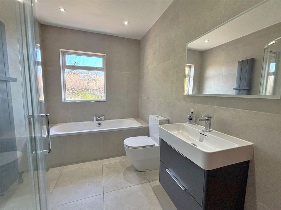 27 Fortwilliam Park