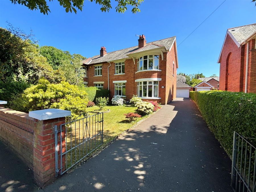 27 Fortwilliam Park