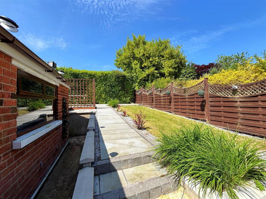 10 Westway Parade