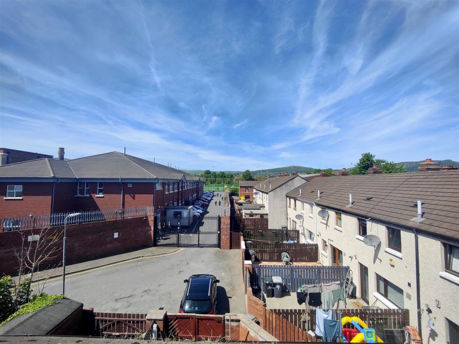 6 Vicinage Place