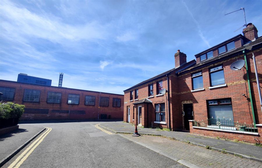 6 Vicinage Place