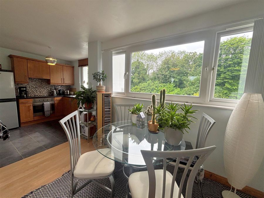 Apt 8, 674 Shore Road