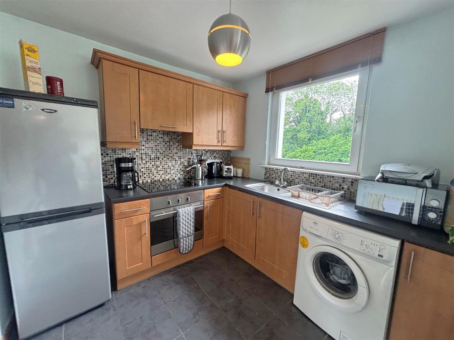 Apt 8, 674 Shore Road