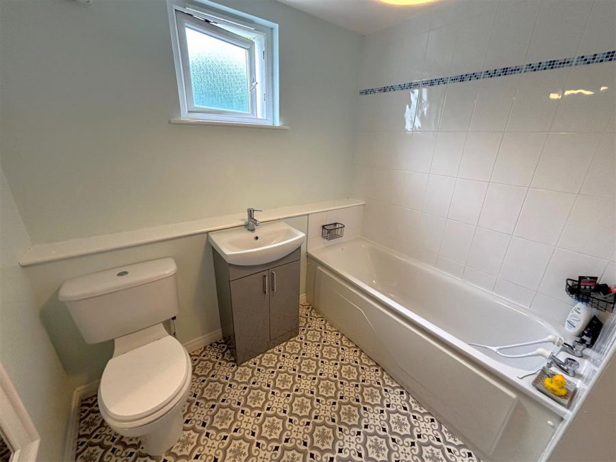 Apt 8, 674 Shore Road