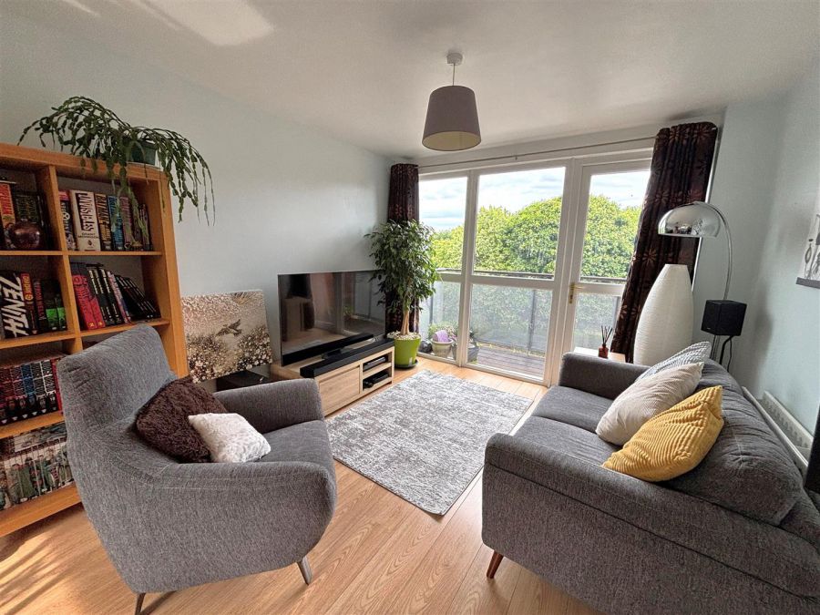 Apt 8, 674 Shore Road