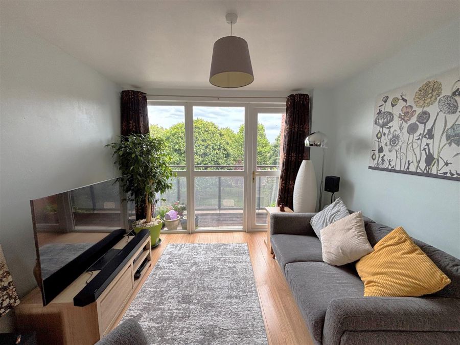 Apt 8, 674 Shore Road
