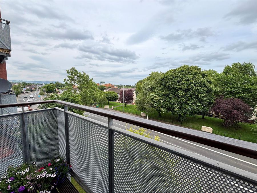 Apt 8, 674 Shore Road
