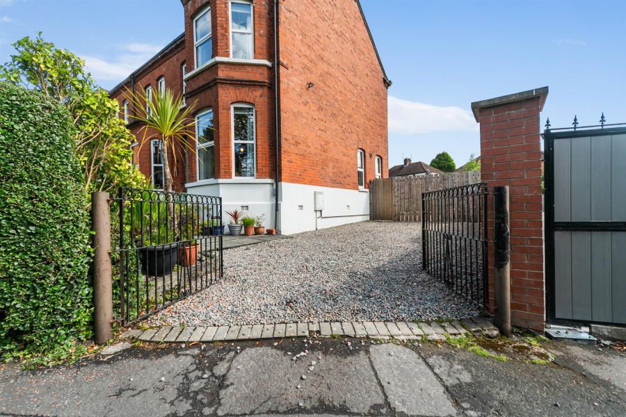 23 Glenburn Park