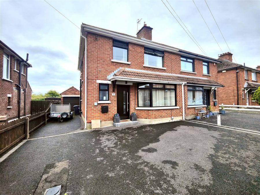 10 Lyndhurst Park