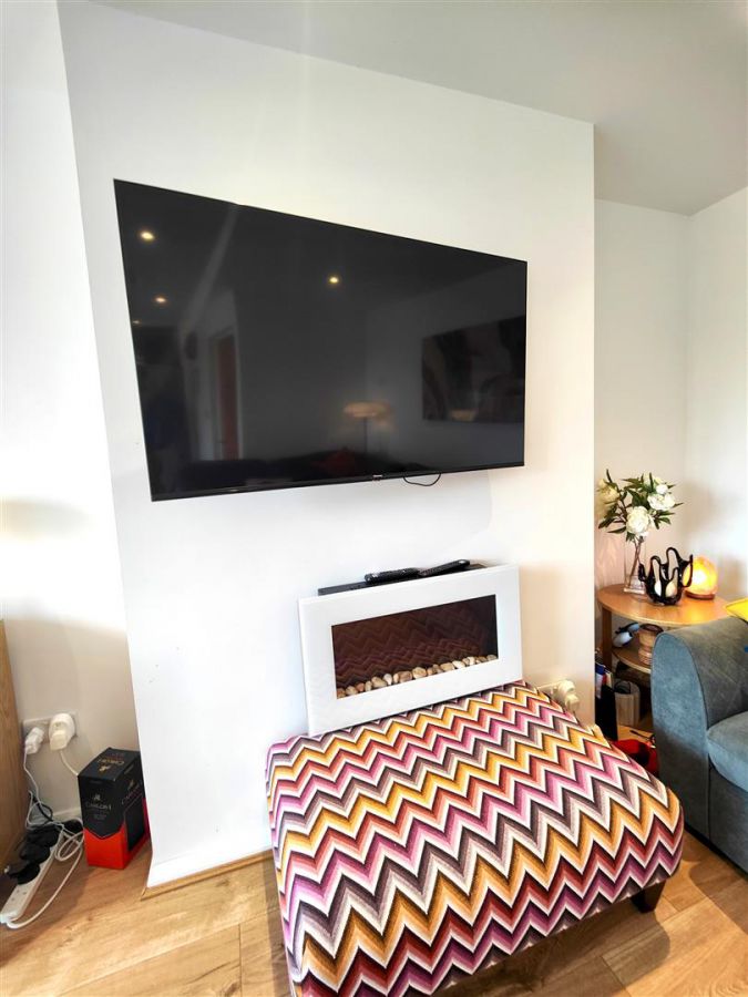 10 Lyndhurst Park
