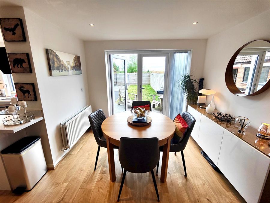 10 Lyndhurst Park