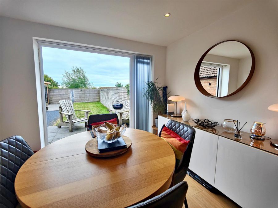 10 Lyndhurst Park