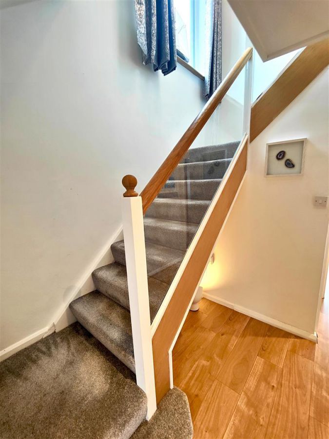 10 Lyndhurst Park