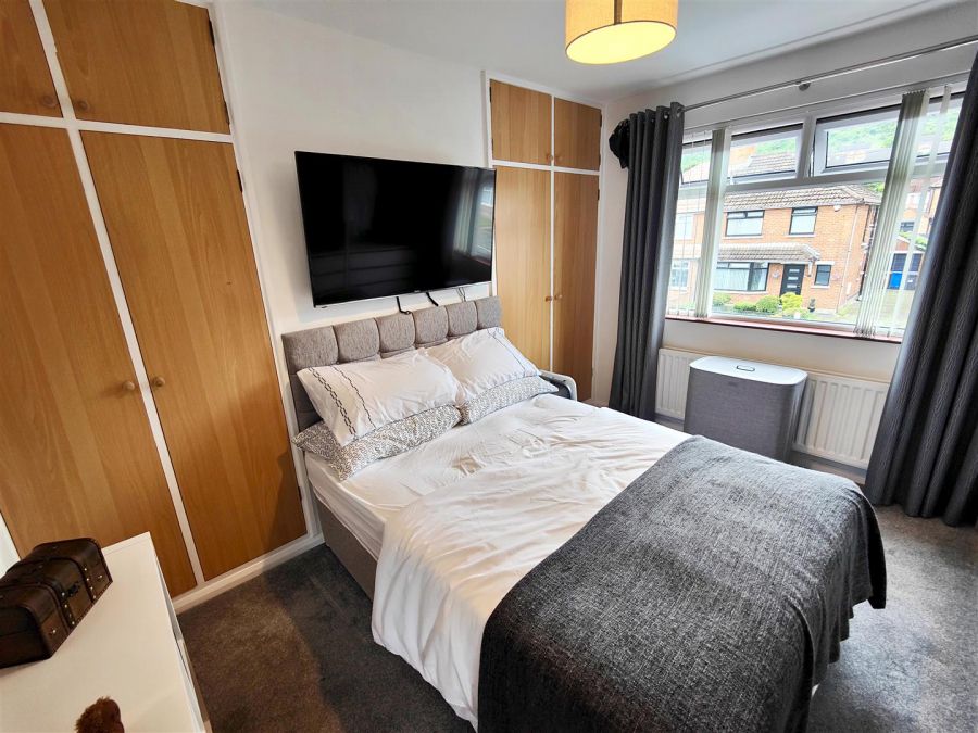 10 Lyndhurst Park